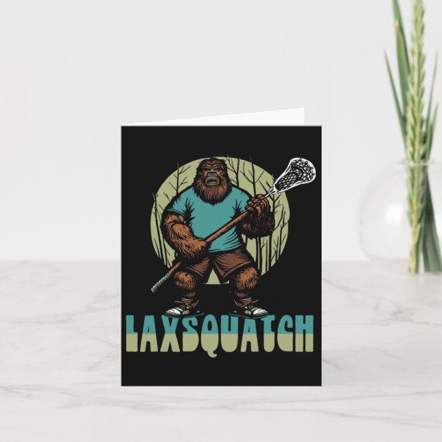 Tarjeta ¡Laxsquatch! Bigfoot Lacrosse Player Funny Sasquat (Anverso)