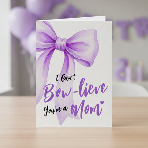Tarjeta Lazo Morado Divertida Nueva Mamá Feliz Día de las