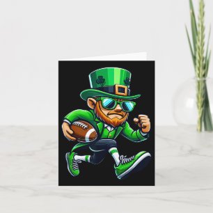 Tarjeta Leprechaun Jugando Al Fútbol En El Día Del Deporte