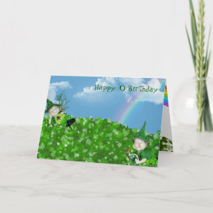 Tarjeta Leprechauns irlandeses de cumpleaños en Shamrock