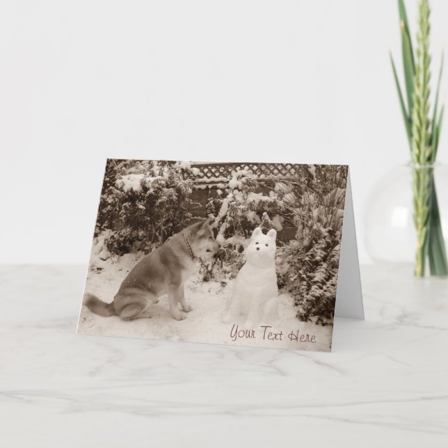 Tarjeta linda akita sentada con navidades de perros nevado (Anverso)