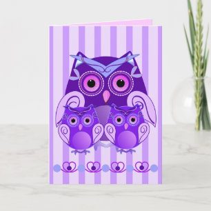 Tarjeta linda del día de madre con los búhos y el