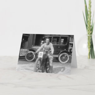 Tarjeta los años 20 que compiten con la motocicleta