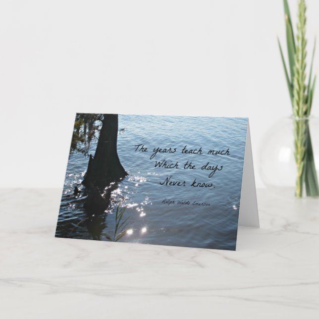 Tarjeta Los años enseñan mucho a cuál nunca saben los días (Anverso)