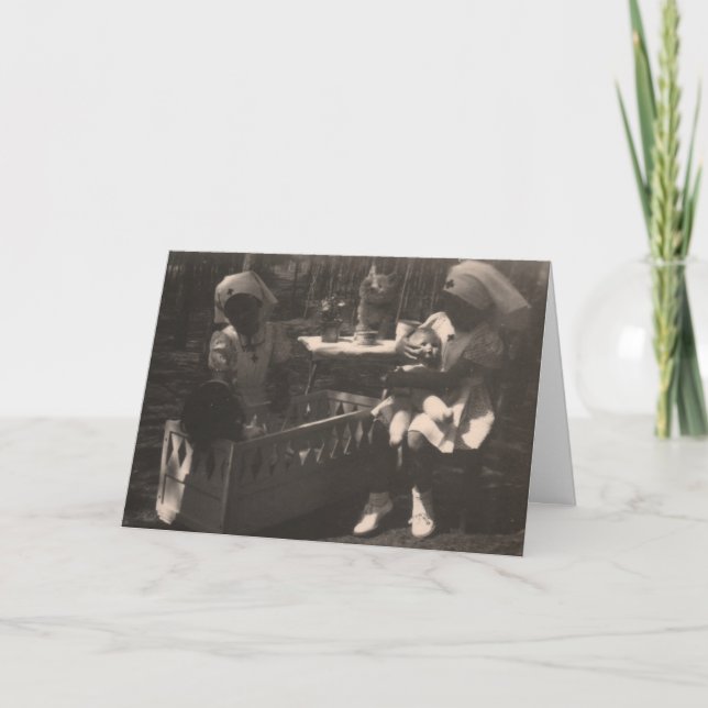 Tarjeta Los chicas en traje de la enfermera de la Cruz (Anverso)