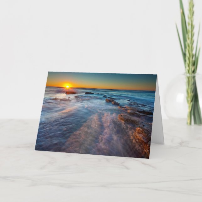 Tarjeta Los rayos solares iluminan el Océano Pacífico (Anverso)