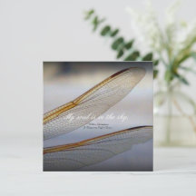 Macro de ala de la libélula con cita de Shakespear