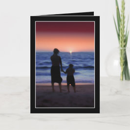 Tarjeta Madre e hija caminan por la playa