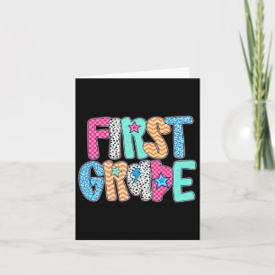 Tarjeta Maestra de primer grado alumno feliz primer día de