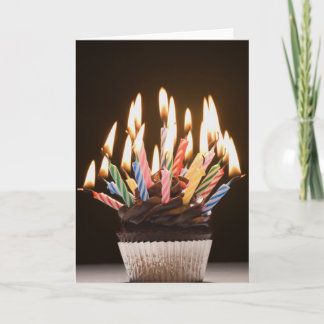 Tarjeta Magdalena con las velas del cumpleaños