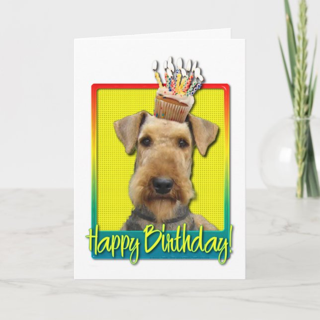 Tarjeta Magdalena del cumpleaños - Airedale (Anverso)