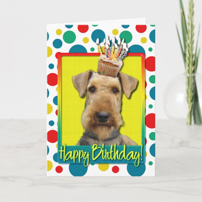 Tarjeta Magdalena del cumpleaños - Airedale (Anverso)