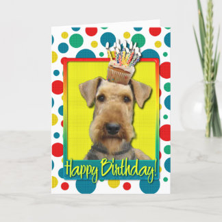 Tarjeta Magdalena del cumpleaños - Airedale