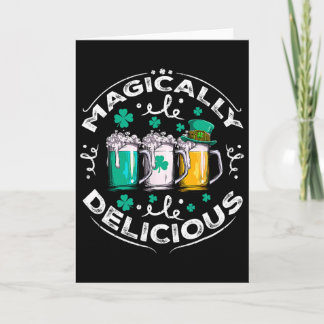 Tarjeta Mágicamente Delicioso Día de San Patricio Bebiendo