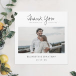 Tarjeta magnética<br><div class="desc">Esta tarjeta de imán de agradecimiento de boda de moda simple incluye palabras de agradecimiento por encima de tu foto favorita y tus nombres y fecha debajo. Hemos elegido un guión cálido y moderno para "Gracias" y hemos añadido "por compartir nuestro día especial" por debajo, con esa línea separada por...</div>