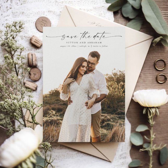 Tarjeta magnética de Boda de imágenes con guión el (An elegant photo wedding save the date magnet with handwritten script and minimal typography.)