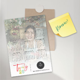Tarjeta magnética del calendario 2025 con guión de
