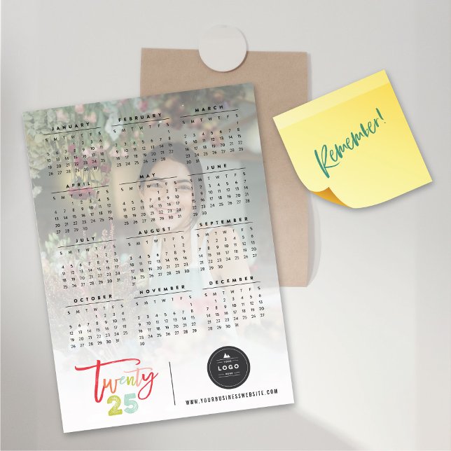 Tarjeta magnética del calendario 2025 con guión de (Colorful Brush Script 2025 Calendar Magnetic Card @ fat_fa_tin)