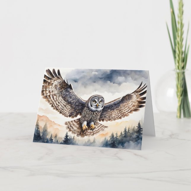 Tarjeta Magnífica lechuza gris volando a través del aire e (Anverso)