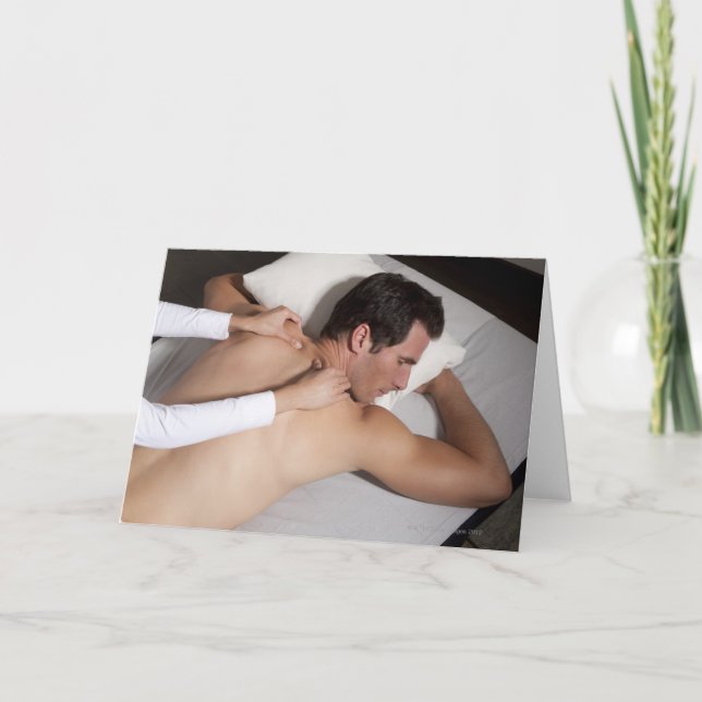 Tarjeta Man having a back massage from woman (Anverso)