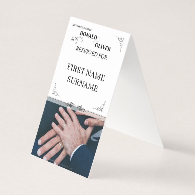 Tarjeta Manos de una pareja Boda gay con anillos (Reverso)