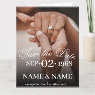 Tarjeta Manos de una pareja de novios de color con anillo