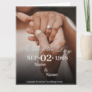 Tarjeta Manos de una pareja de novios de color con anillo