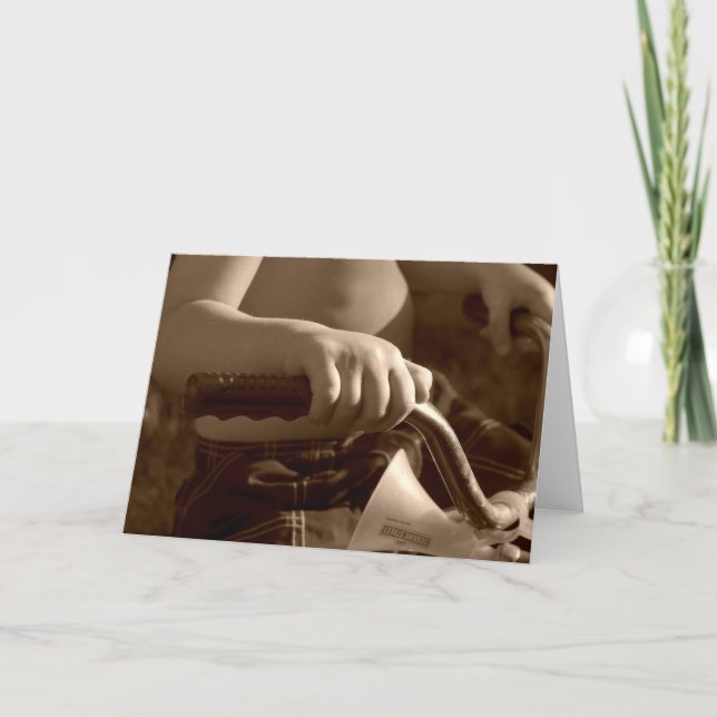 Tarjeta manos del niño en el triciclo (Anverso)