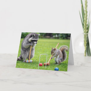 Tarjeta Mapache de cumpleaños y ardilla jugando croquet