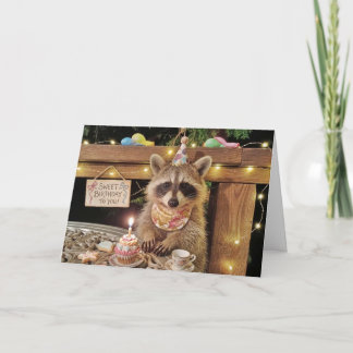 Tarjeta Mapache de ternura deseando un dulce feliz cumplea