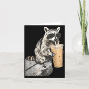 Tarjeta Mapache divertido bebiendo café helado animal meme