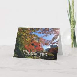 Tarjeta Maples rojos en el jardín japonés