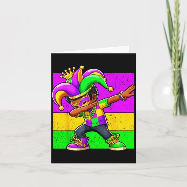 Tarjeta Mardi Gras Funny Dabbing Black Boy Jester Hat Kid  (Anverso)
