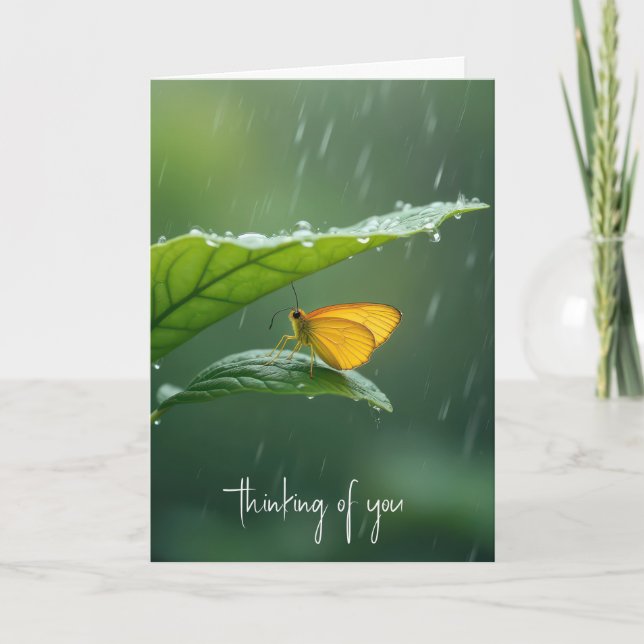 Tarjeta Mariposa que se queda seca bajo una hoja (Anverso)