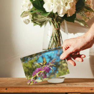 Tarjeta Mariposa sobre Flores Rosadas Mejora Pronto