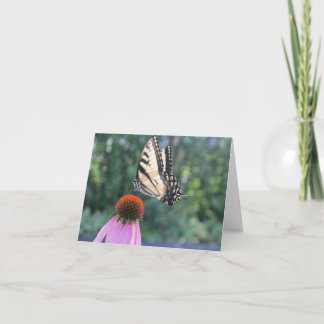 Tarjeta Mariposa y flores - Pensando en ti