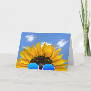 Tarjeta Medio cumpleaños girasol con gafas de sol