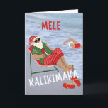 Tarjeta Mele Kalikimaka Navidades hawaianos Santa Beach<br><div class="desc">Mele Kalikimaka Navidades hawaianos saludando a la señora Claus con patadas atrás y chillin’ en la playa mientras se bañaba. Verso interno escrito en inglés. Arte,  imagen y verso copyright © Shoaff Ballanger Studios,  2022.</div>
