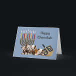 Tarjeta Menorah Dreidel2 de Chanukah del bulldog<br><div class="desc">Recordar la familia y a amigos durante la estación de Chanukah es una manera maravillosa de permanecer en contacto con la gente que usted ama y que cuida alrededor. Creé éstos las tarjetas de Chanukah del perro con amor y el cuidado y yo estamos seguros que cualquier persona que ame...</div>