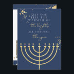 Tarjeta Menorah Hanukkah del Relieve metalizado do<br><div class="desc">Esta tarjeta de saludo de Hanukkah presenta un fondo azul marino, manchas de Relieve metalizado dorado, una menorah dorada y el dicho "Que sientas el calor de las luces durante todo el año" en honor al festival de las luces. Edite fácilmente *most* frases y actualice las fotografías para actualizar a...</div>
