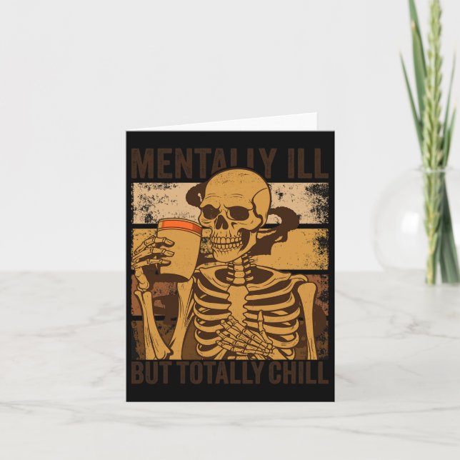 Tarjeta Mentalmente Enfermo Pero Totalmente Chill Hallowee (Anverso)