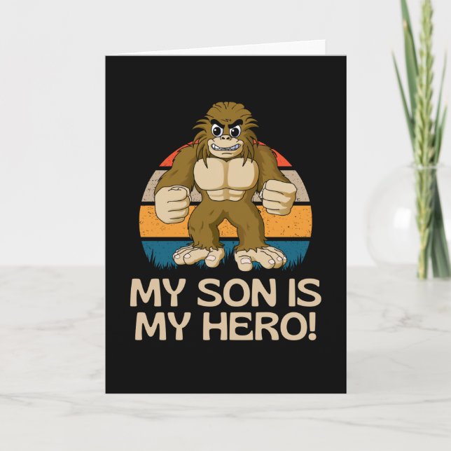 Tarjeta Mi Hijo Es Mi Héroe Fundido Chico De Pie Grande (Anverso)