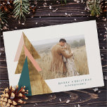 Tarjeta mínima de árbol de Navidad<br><div class="desc">Una versión moderna de un clásico árbol de Navidad. Minimalista y moderna con los diseños geométricos que se repiten en todas partes. Suave pero colorida,  es definitivamente una interpretación divertida de un árbol de vacaciones.</div>