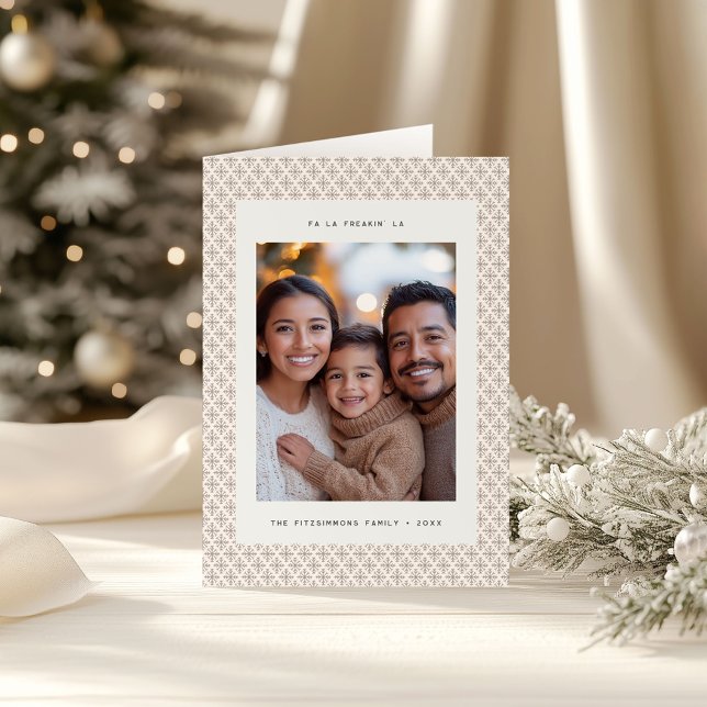 Tarjeta mínima de Navidades de copos de nieve marr (Neutral Snowflake Modern Christmas Folded Card)