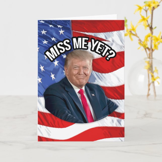 Tarjeta Miss Me, aún divertida, patriótica de Donald Trump (flor amarilla)