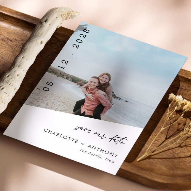 Tarjeta moderna de foto de playa para guardar la f (Modern Beach Photo Save The Date Card)