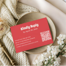 Tarjeta moderna de respuesta RSVP de Coral con cód