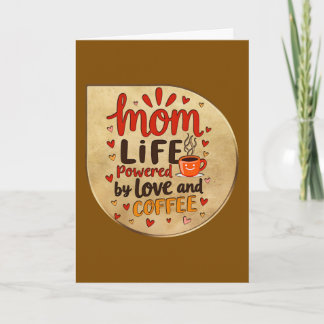Tarjeta Mom Life Powered by Love and Coffee – Badge Style