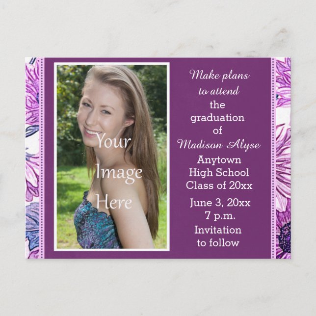 Tarjeta morada floral con foto de graduación para  (Anverso)
