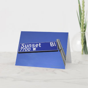 Tarjeta Muestra del bulevar de la puesta del sol contra un